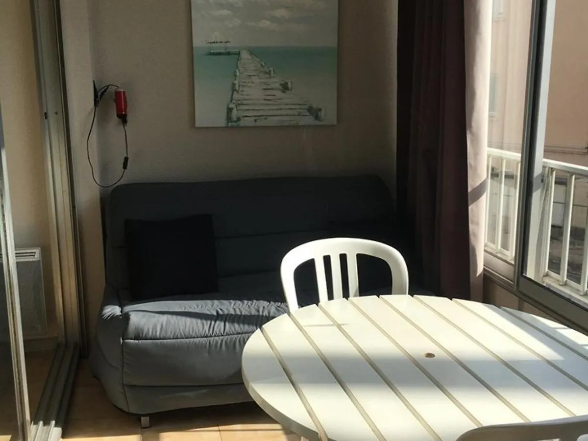 T1 Climatise Au Port De Hyeres Avec Veranda Meublee, Proche Plages Et Commerces - Fr-1-335-186 Apartment