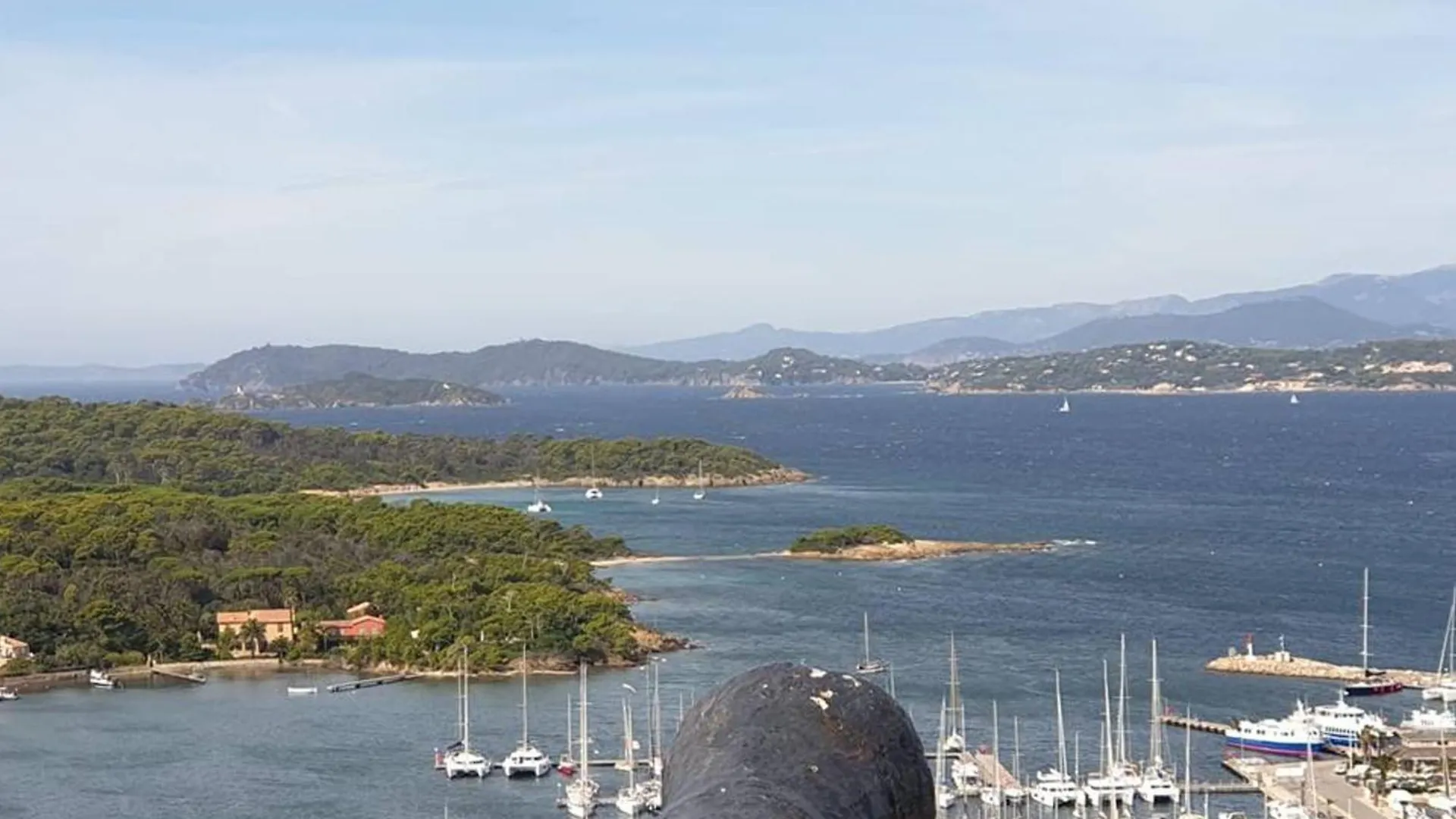 T1 Climatise Au Port De Hyeres Avec Veranda Meublee, Proche Plages Et Commerces - Fr-1-335-186 Apartment